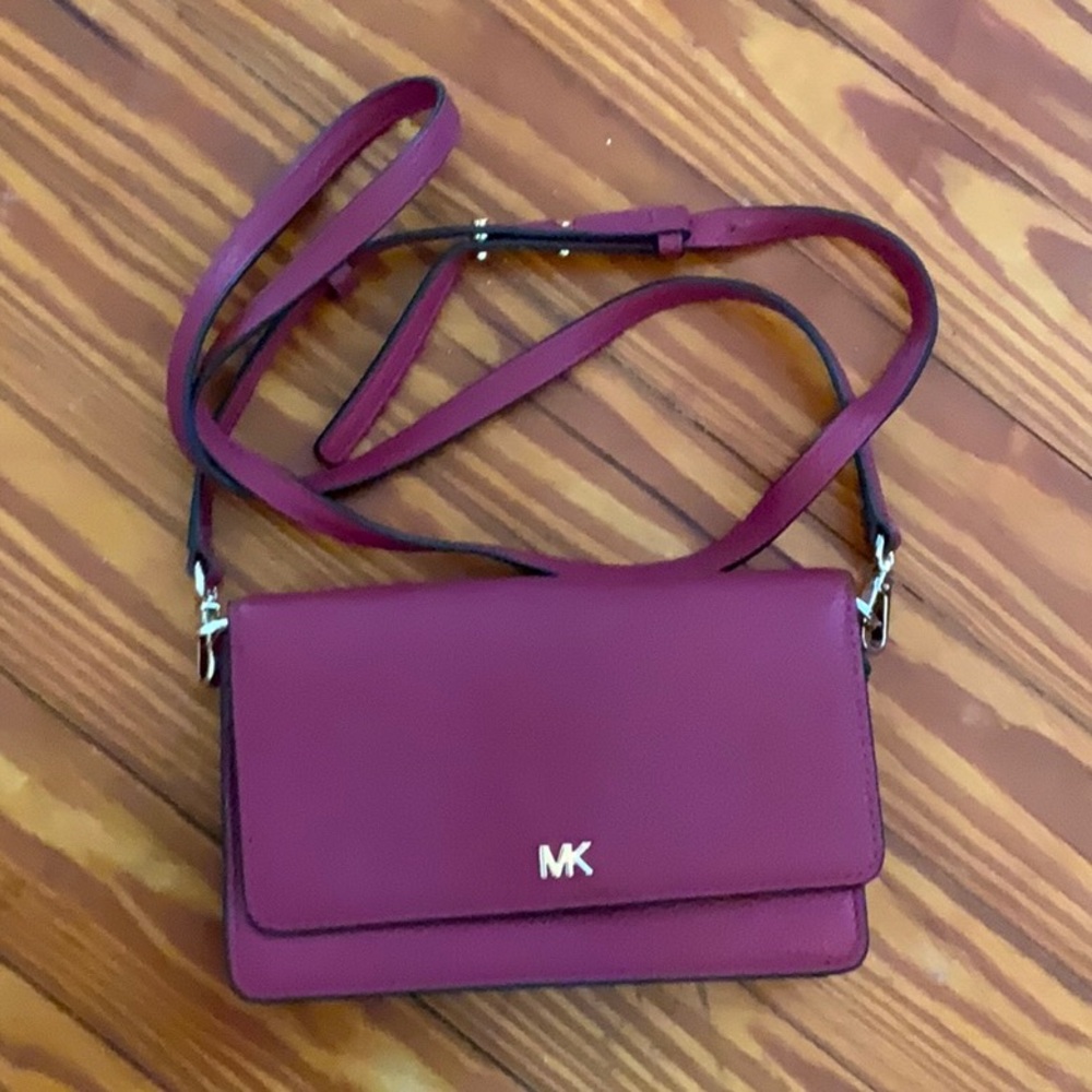 Michael Kors Crossbody Wallet